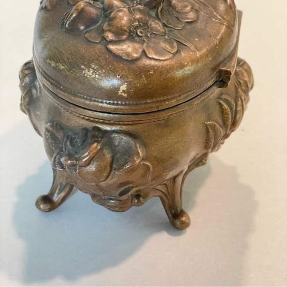 Antique Art Nouveau Brainard & Wilson Gold Tone Metal Jewelry Box Roses Floral - Picture 7 of 12